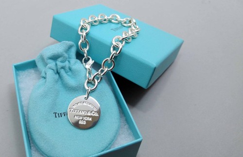 Round Tag Charm Bracelet 7.5 Inch 