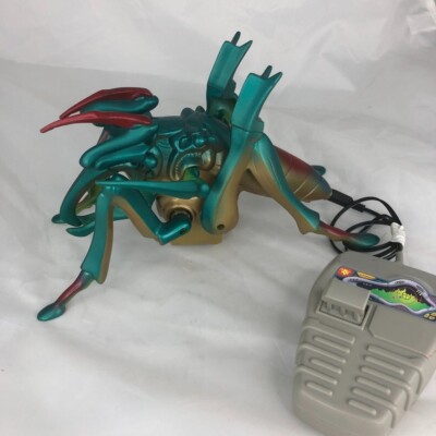 HOPPER BUG Galoob Starship Troopers 20cm Action Figur mit Kabel-Fernbedienung