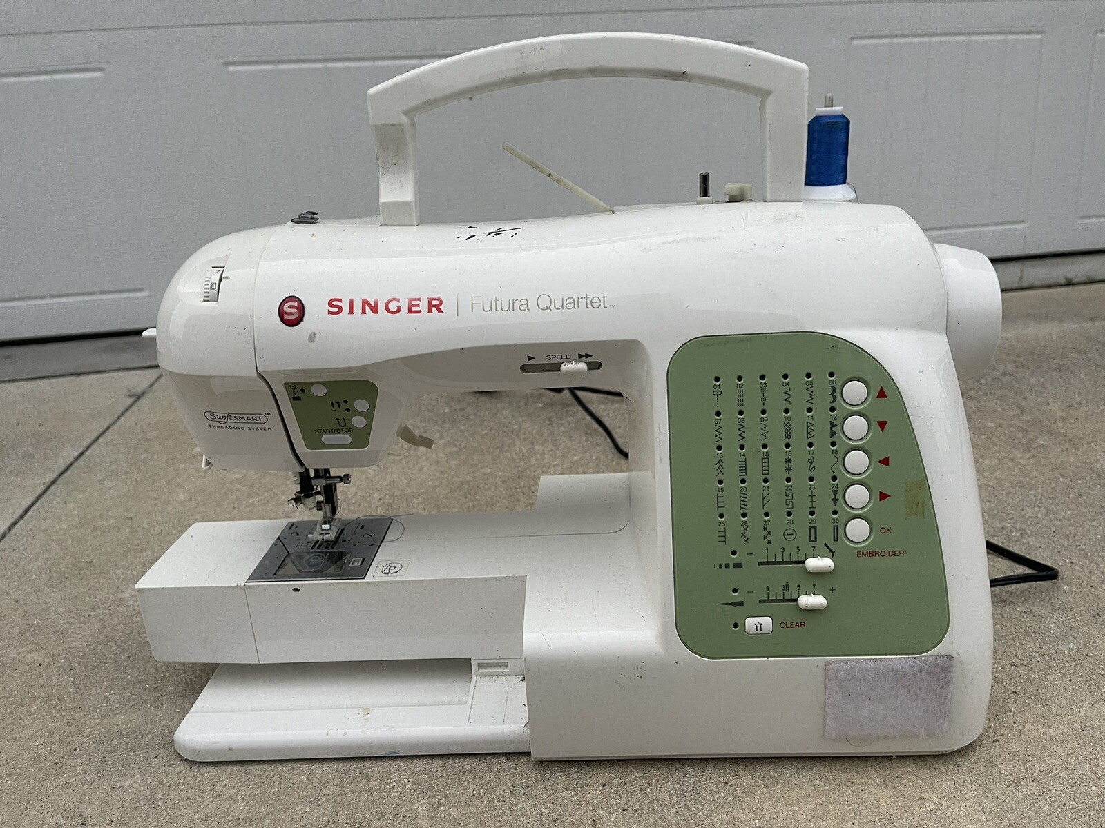 SINGER SEQS6000.CL Futura Quartet Sewing and Embroidery Machine