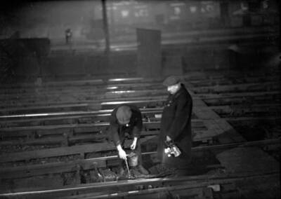 #ad Railwaymen putting on oil to rails at King#x27;s Cross station 1930 OLD PHOTO AU $8.50