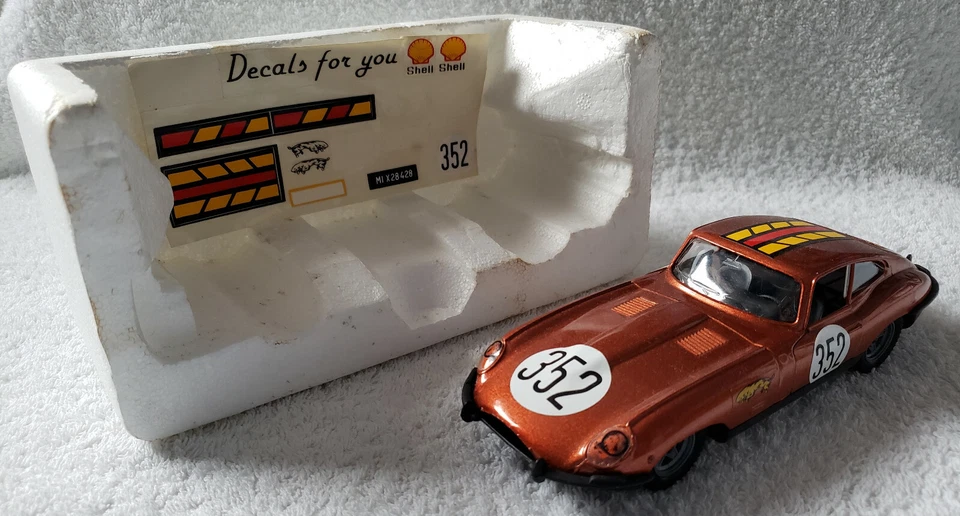 Vintage Polistil SN02 Jaguar XKE 4,2 litros escala 1/24 Die Cast Metallic Bronce Foto 3 de 4