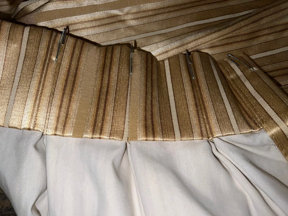 CORTINAS PLISADAS KRAVET PERSONALIZADAS ~ RAYAS DORADAS ~ TELA PESADA CON BRILLO ~ 82” DE LARGO Foto 3 de 4