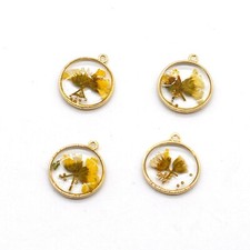 Clearance 8PCS Gold Tone Dried Daisy Flower Resin Round Charm Pendant GBY110