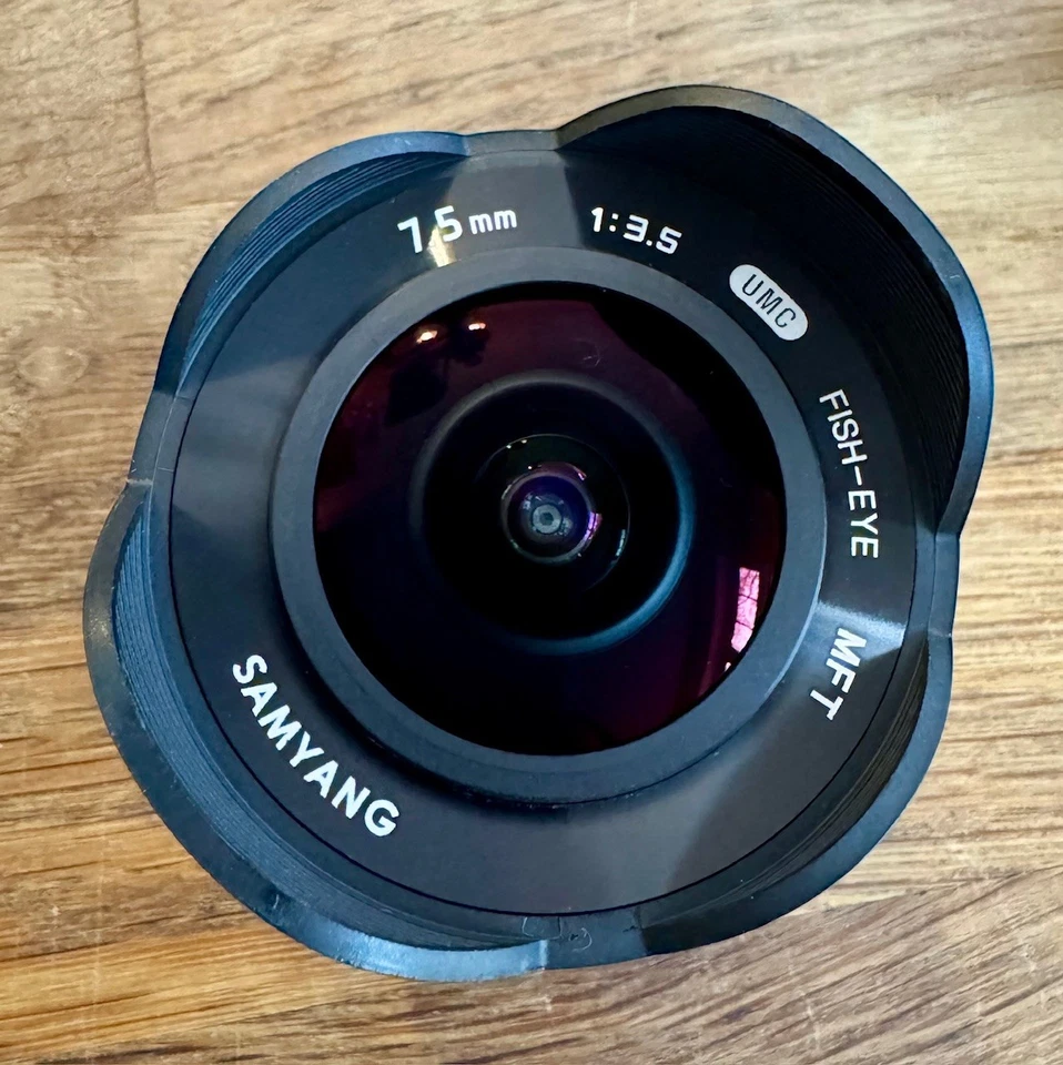 Samyang 7.5mm f3.5 UMC MF Fisheye Lens MFT; Mint Condition - Image 3 of 4