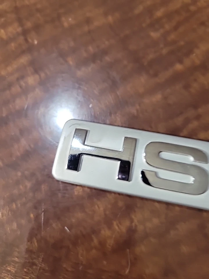 Emblema puerta trasera Range Rover Sport "HSE LUXURY". USADO OEM Foto 3 de 4