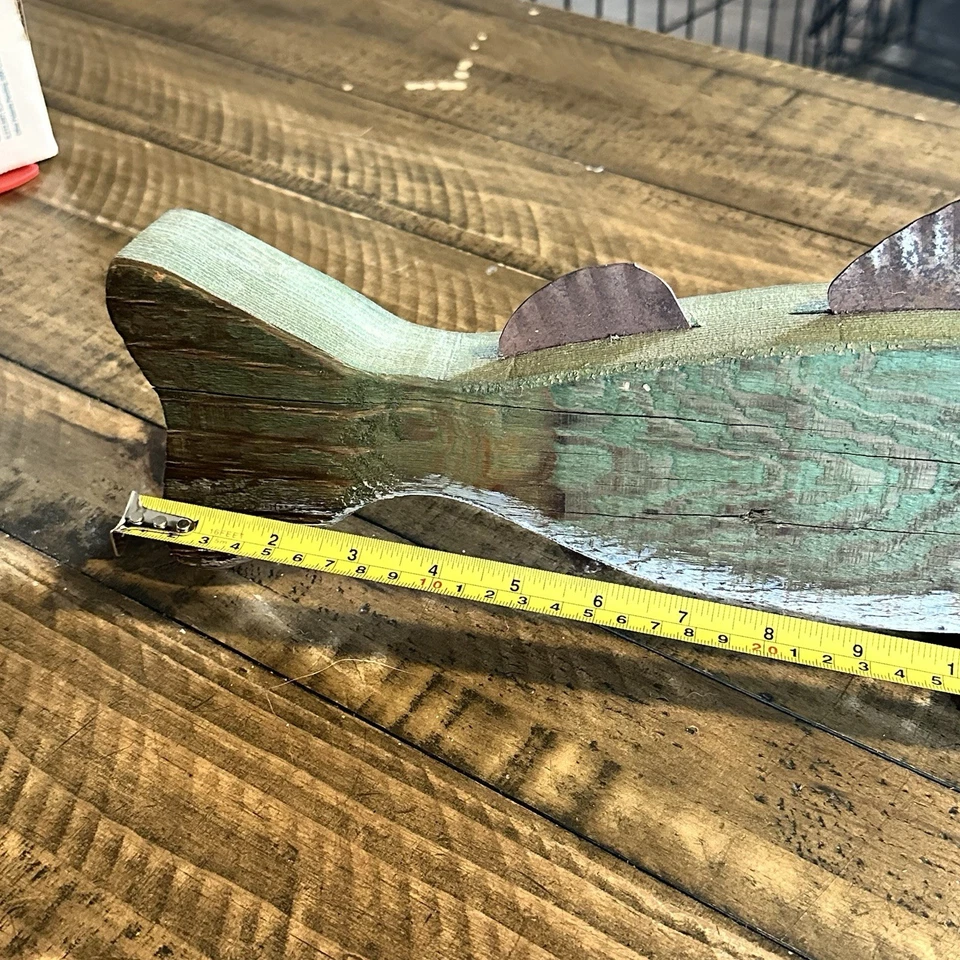 Señuelo de lubina boca grande pez hielo lanza tallado arte popular aletas de metal decoración Foto 4 de 4