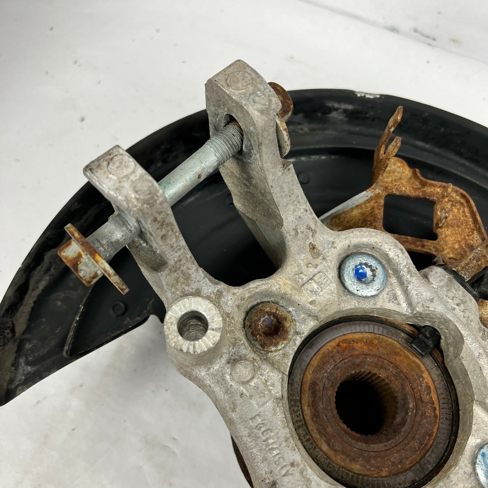 2003 - 2010 Bentley Continental GT Rear Left LH Knuckle Wheel Hub 3D0 505 435 G