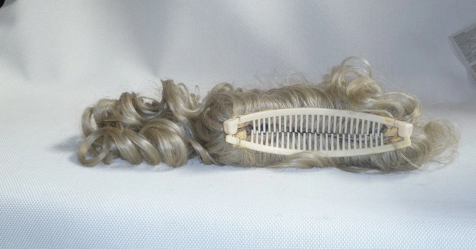 Pieza de pelo cola de caballo rizada clip de plátano "Bernadette" 17" de largo (sin estirar) Foto 3 de 4