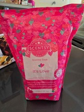 Scentsy Soak  It's Love  Bath Soak with Epsom and Pink Himalayan Bath Salts