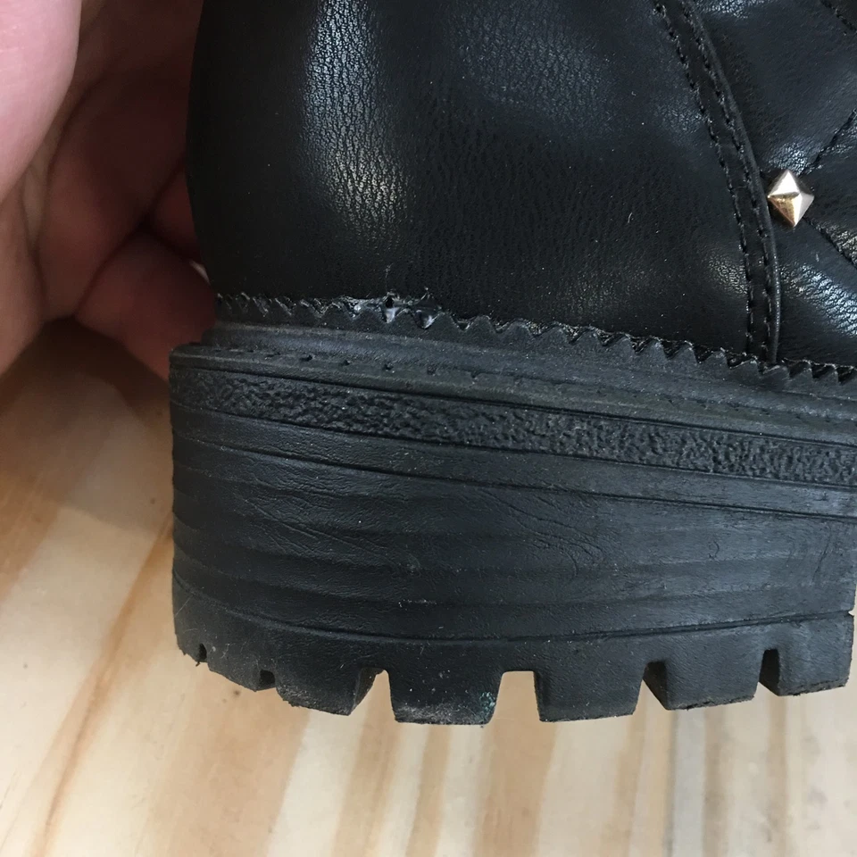 Женские сапоги Bebe 7,5 Dorienne Combat черные стеганые с заклепками сбоку на молнии ZG20028 - Изображение 4 из 4