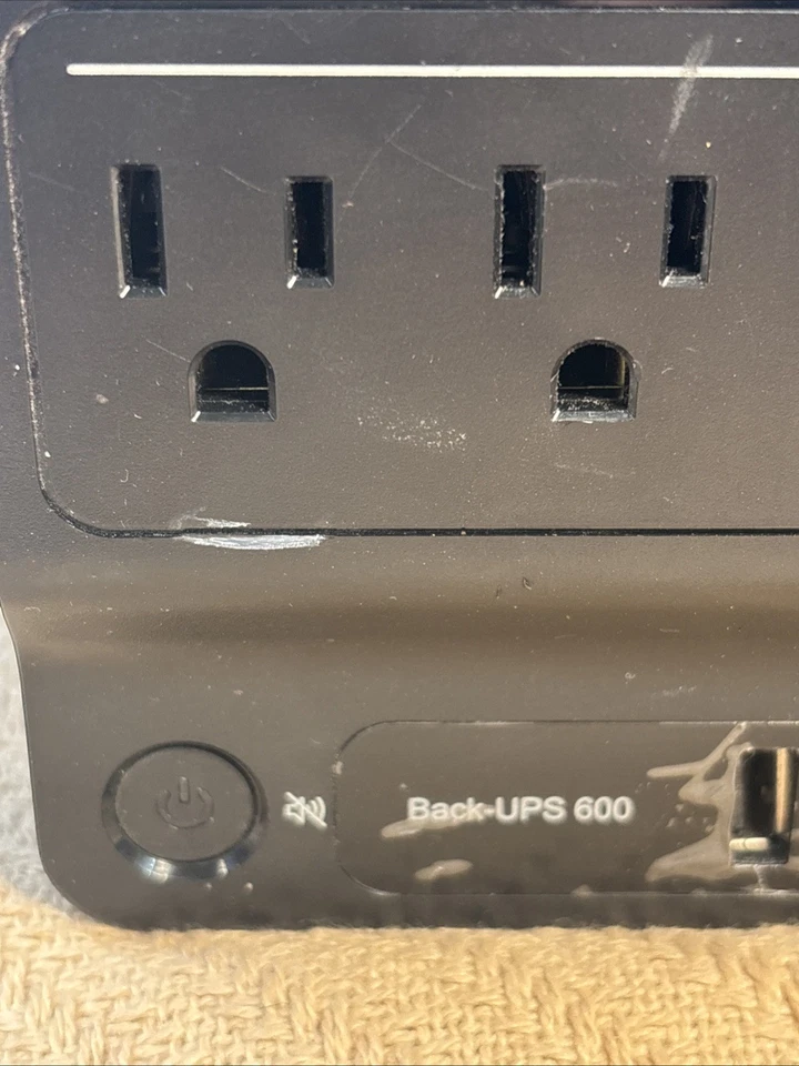 Schneider Electric APC Back-UPS BE600M1 120V 50/60Hz 600VA 330W - Image 2 of 4