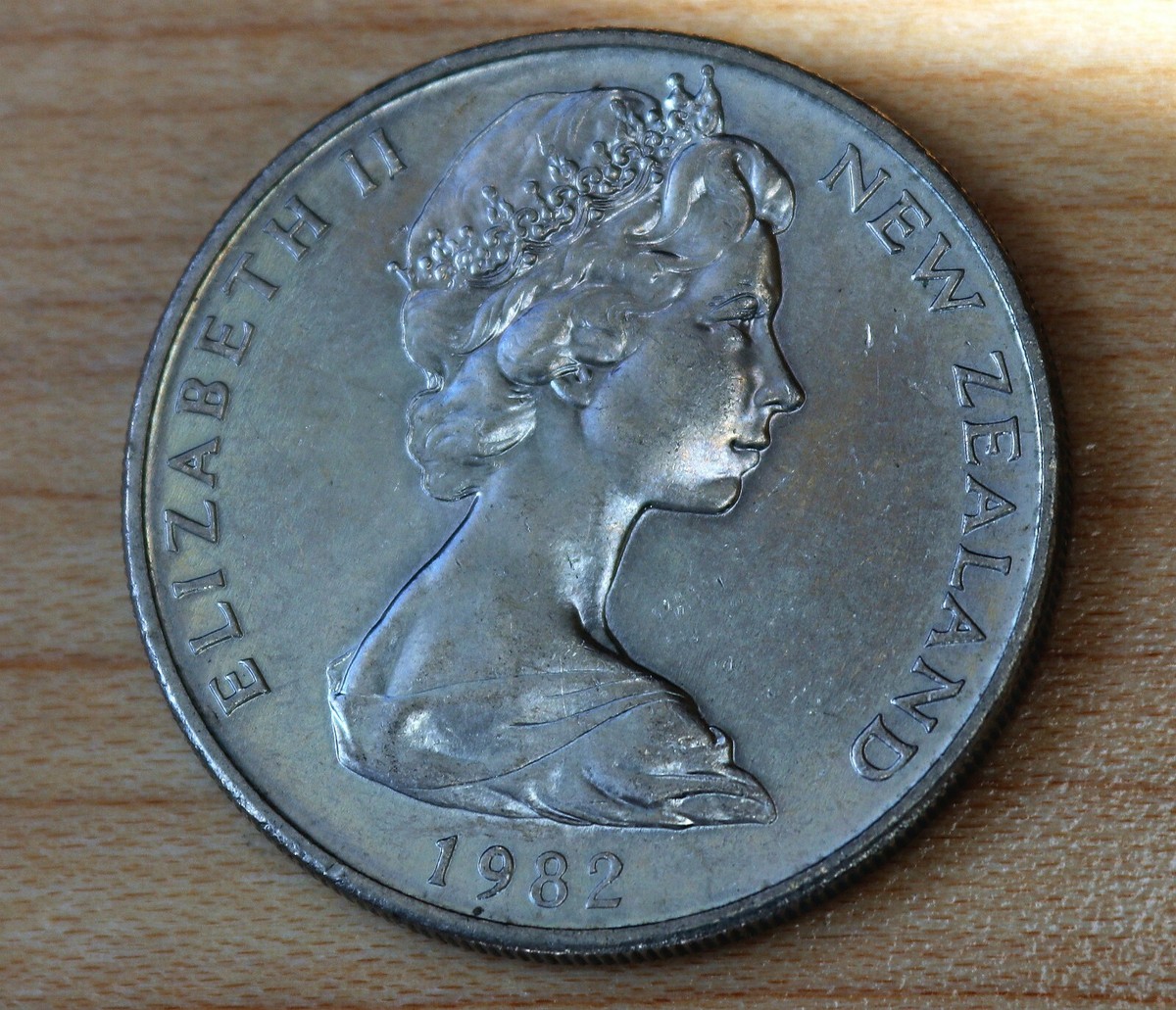 1982年 海外研修クルーズ 記念プレート　かとり s-l1200.jpg