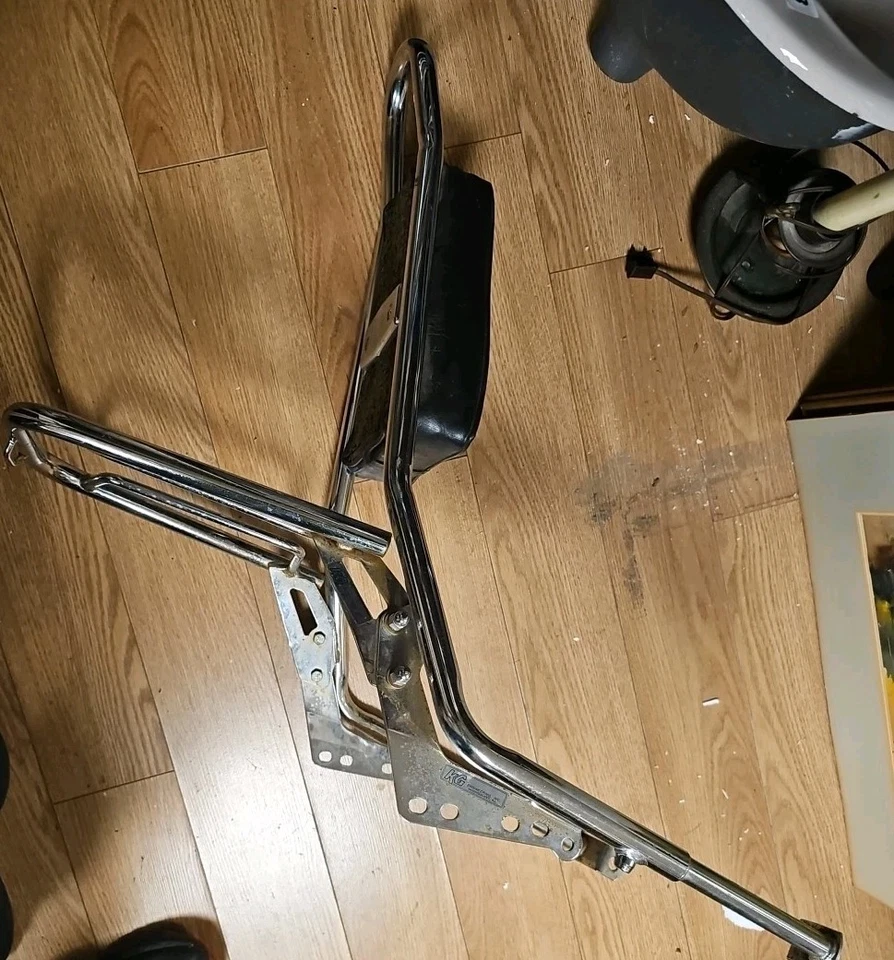 1983 Honda VF750 V45 Magna KG rear seat passenger back rest Luggage assembly Foto 4 de 4