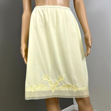 Vintage Lorraine Half Slip Large Butter Yellow Pillow Tab Applique Chiffon Hem