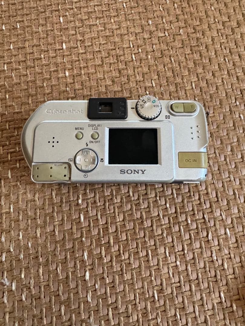 中古 SONY Cyber-shot カメラ Carl Zeissレンズ Sony Cyber-shot 3.2 Megapixel Digital Camera with Carl Zeiss Lens