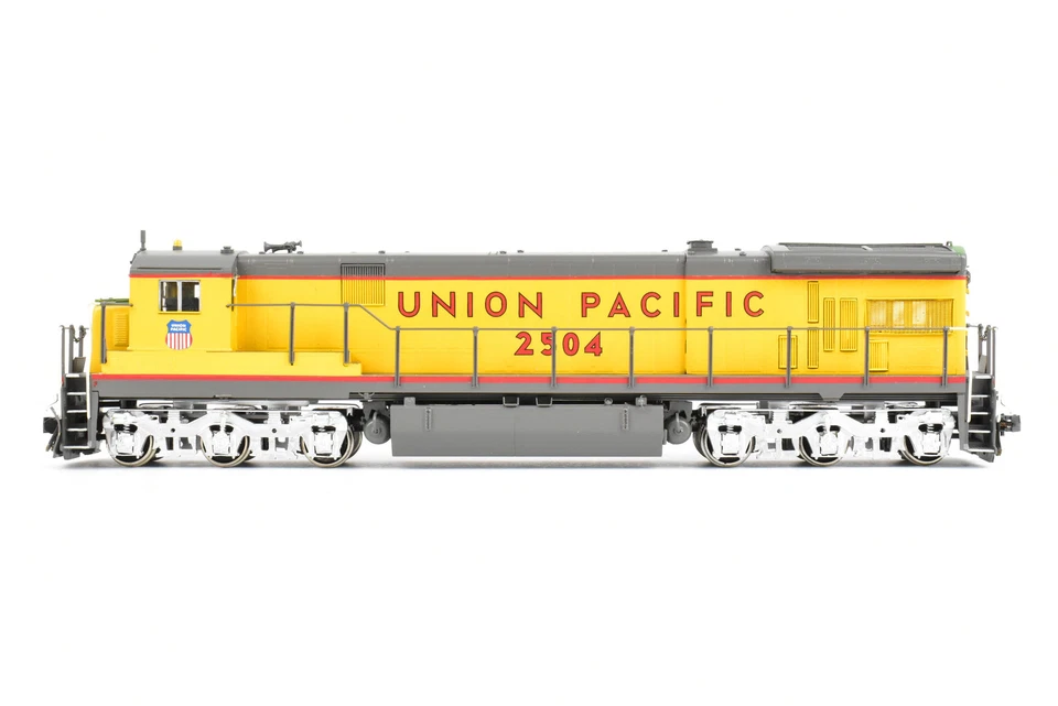 HO Brass OMI Overland Models UP Union Pacific GE C30-7 2-Window Cab Custom Paint - Image 3 of 4