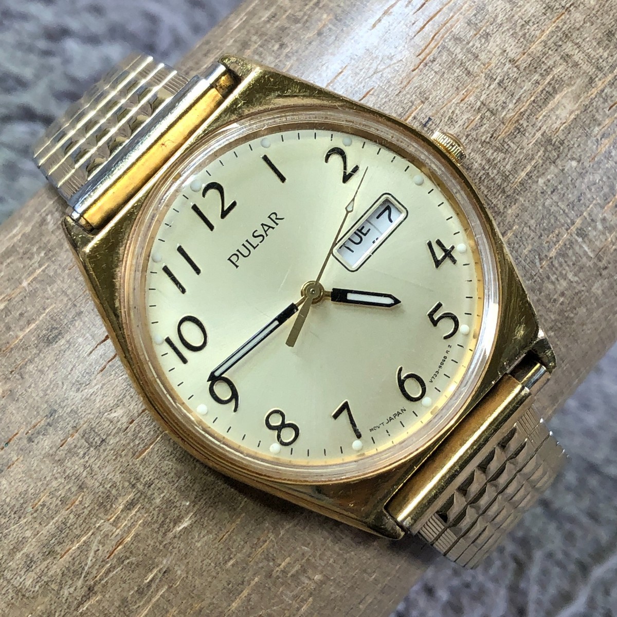 Vintage Pulsar Men V733-8A40 Gold Expansion Band Quartz Analog 33mm Watch  1/4