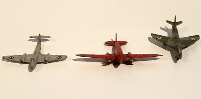 LUFTFAHRT: LICHTTRANSPORT 62M, HAWKER HUNTER 736, GLOSTER METEOR 70E DINKY SET