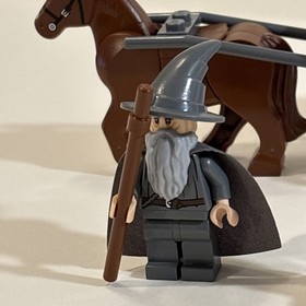 LEGO The Lord of the Rings: Gandalf Arrives (9469) Complete No Box Cracked Torso