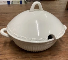 Mikasa Italian Countryside Round Tureen with Lid, NO LADLE CE031/276 Earthenware