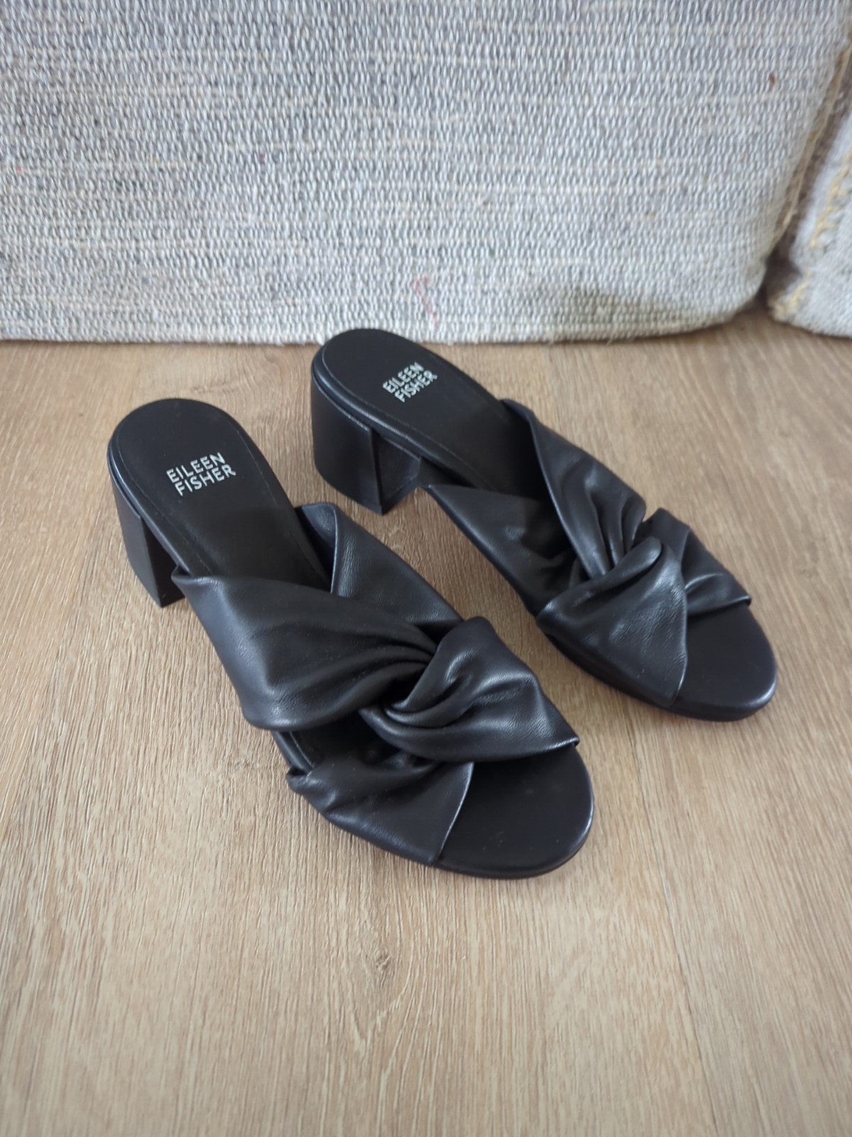 APL Eileen Fisher sandali Vow in pelle nera annodati pelle slide mules tacco a blocco 7