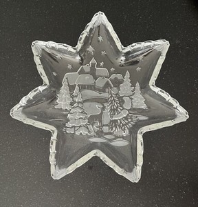 Mikasa Serving Dish Star/Snowflake Frosted Glass, Holiday Etched Winter Scene