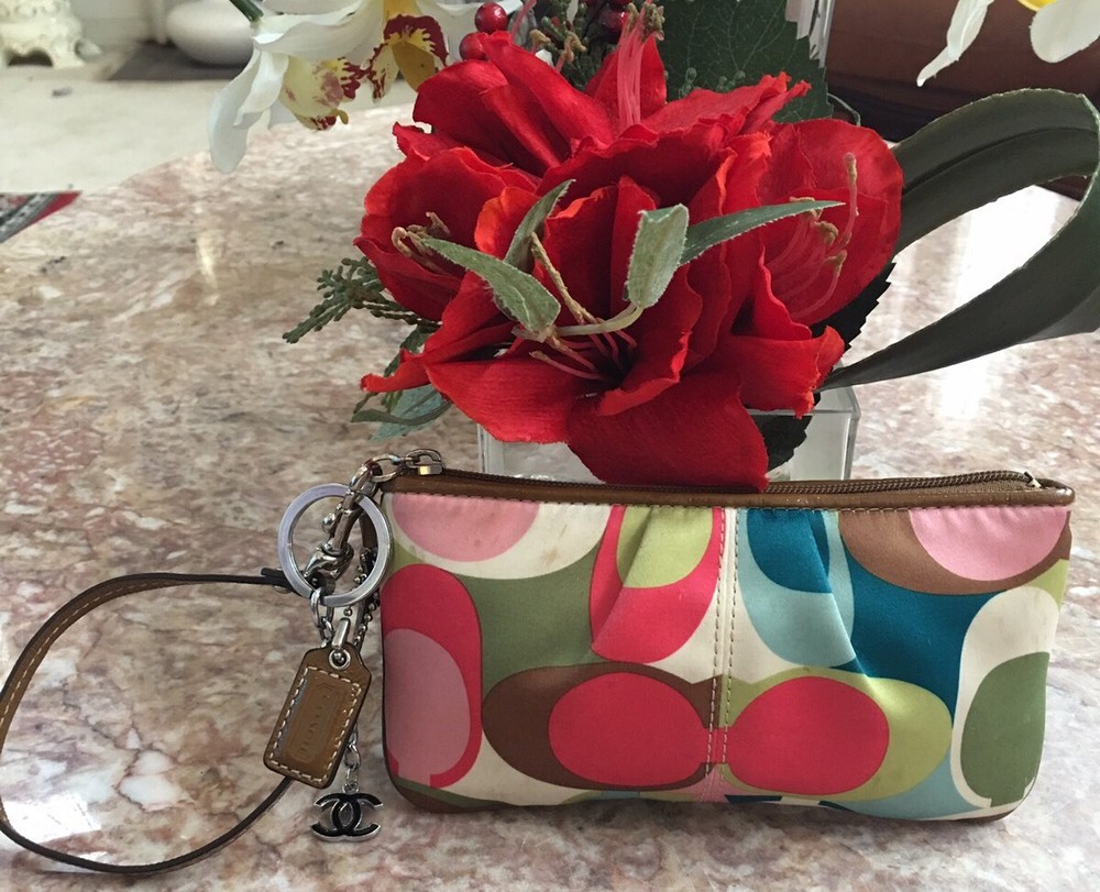 Auth.Coach Medium Signature Multi-Color Scarf Print Pleats Clutch Wristlet EUC