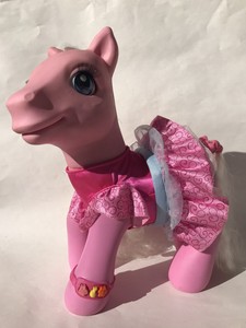 sing and dance pinkie pie