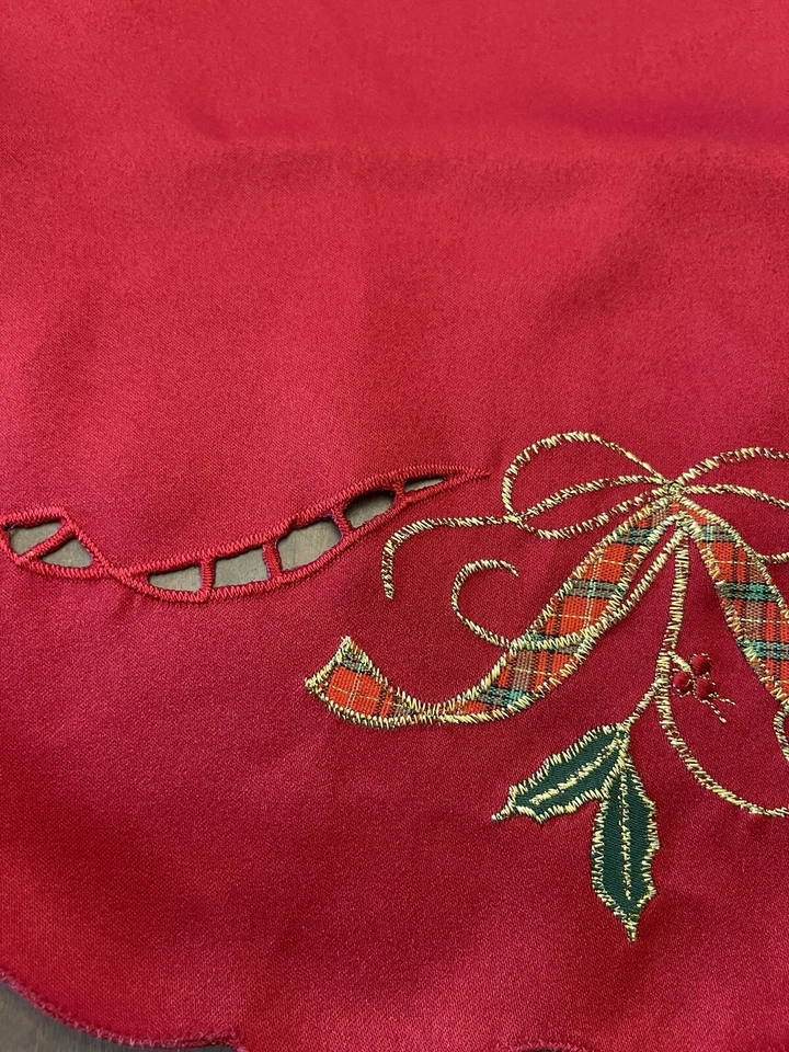 Lenox Holiday Red Nouveau Cutwork 14 X 90" Table Runner Preowned - Image 2 of 4