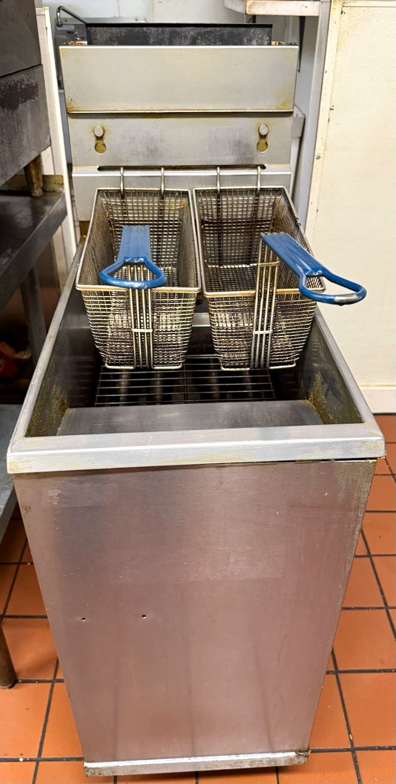Commercial Floor Model Deep Fat Fryer 1 Pot Twin Baskets Basket Lift 26-60 lb