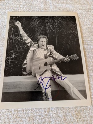 ACTOR Eric Idle autograph,  signed photo Monty python