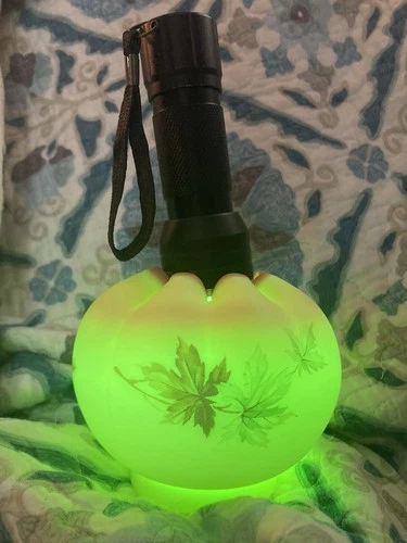 Vtg Fenton Burmese Uranium Glass Maple Leaf Rose Bowl