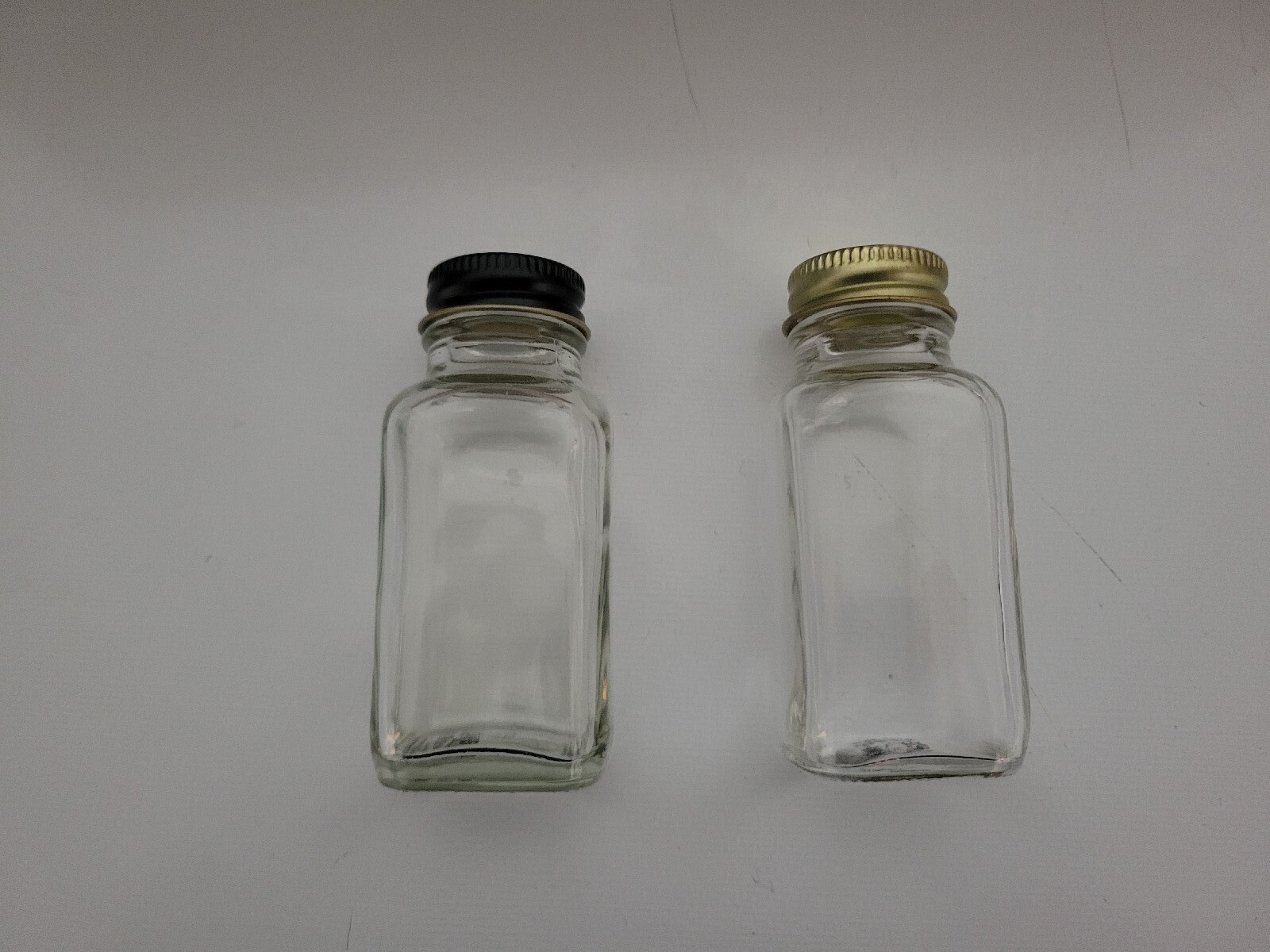 Glass Bottle With Screw On Lid 2 Fl Oz