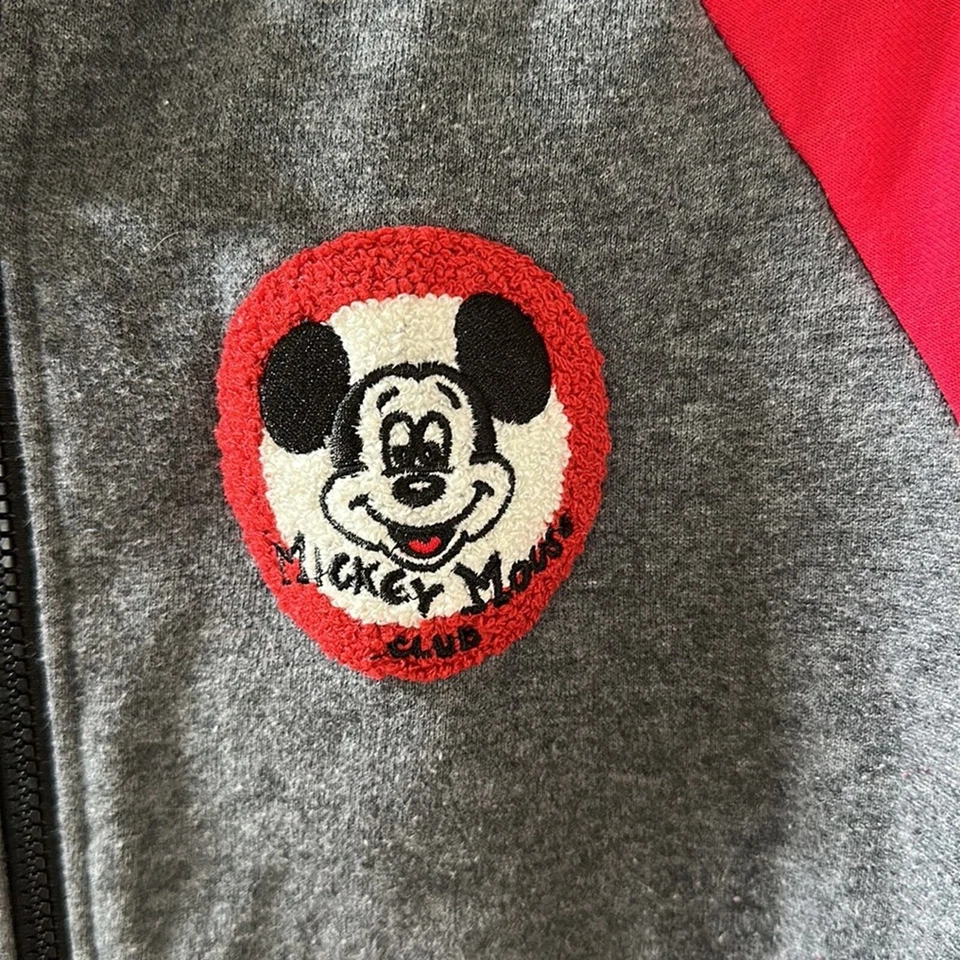 Chaqueta Universitaria Disney Parks Juvenil Roja y Gris Mickey Mouse Club Cremallera Talla XL Foto 3 de 4