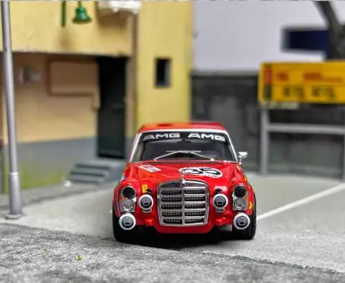 Liberty 64 1:64 300 SEL Mercedes-Benz Red Pig No.35 Automodell Deluxe Edition - Bild 5 von 10
