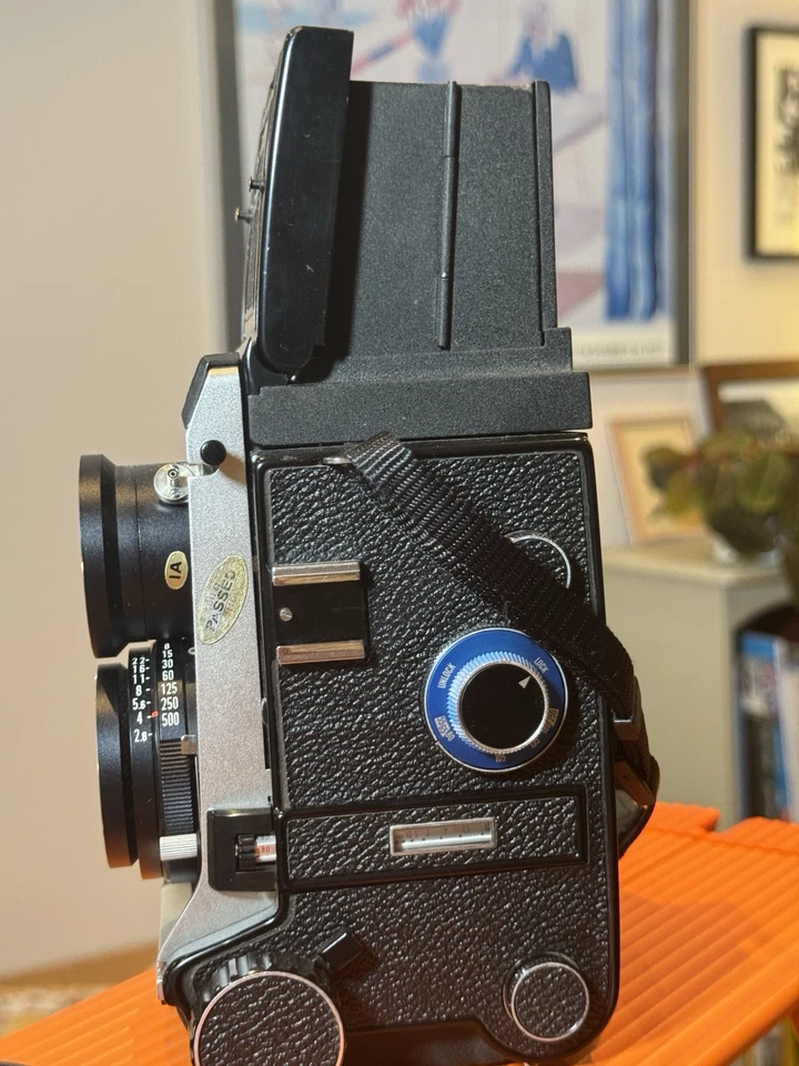 Mamiya C330 Professional F TLR Camera with 80mm f/2.8 Blue Dot Lens + Extras - Image 2 of 4