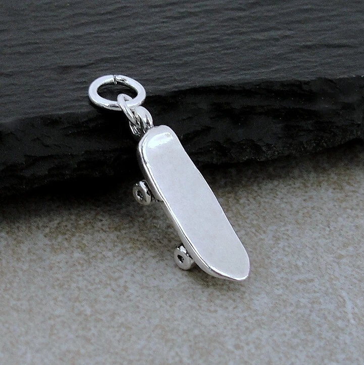 Skateboard pendant deals