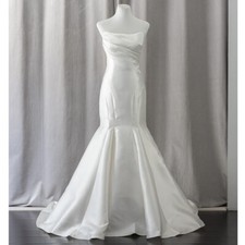 Elegant Satin Mermaid Wedding Dresses Strapless Zipper Backless Bridal Gowns