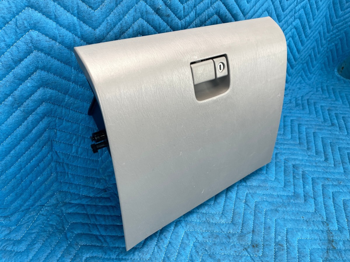 Toyota Land Cruiser LX470 Glove Box Compartment Gray:LA10 2003