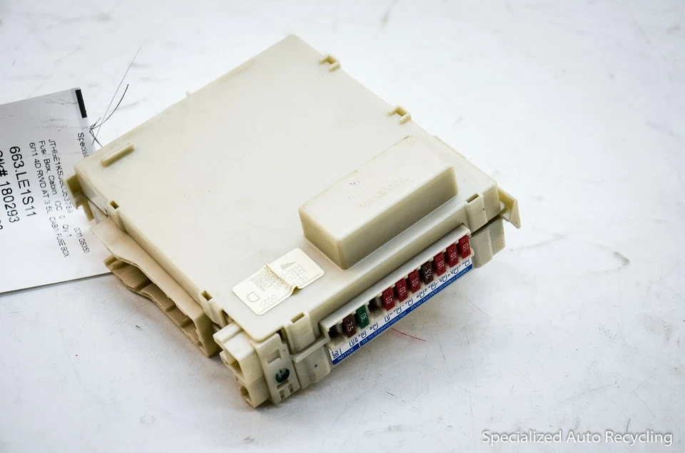 2007 - 2011 LEXUS GS 350 OEM FUSE RELAY JUNCTION BOX CONTROL MODULE 82670-30230 - Изображение 2 из 4