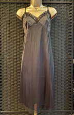 Vintage VANITY FAIR FULL SLIP Size 36 Medium Black Nylon Lace Gothic Vixen Vamp