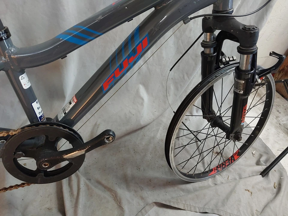 2020 Fuji Dynamite 20" Bicicleta MTB Infantil 6 Velocidades Grip V-Brakes Hardtail EUA Remetente! - Imagem 4 de 4