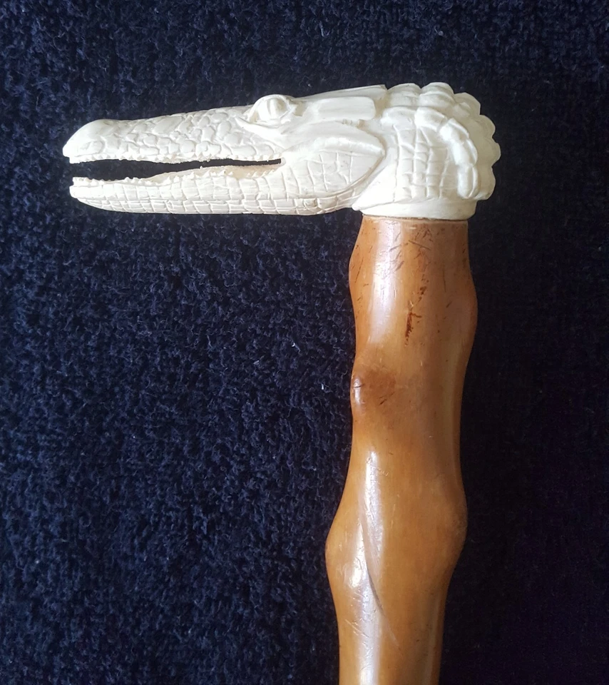 Bastón antiguo con mango que representa una cabeza de cocodrilo. Hecho a mano. Foto 2 de 4