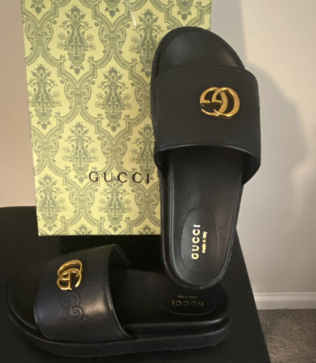 ごる蔵GUCCI Logo Black Patent Silver Gucci Black Slide Sandals Gold Logo Hardware Women's Size 8.5