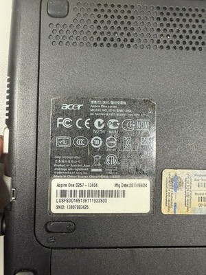 Acer Aspire One D257 Netbook Windows 7 Starter Intel Atom 10.1in