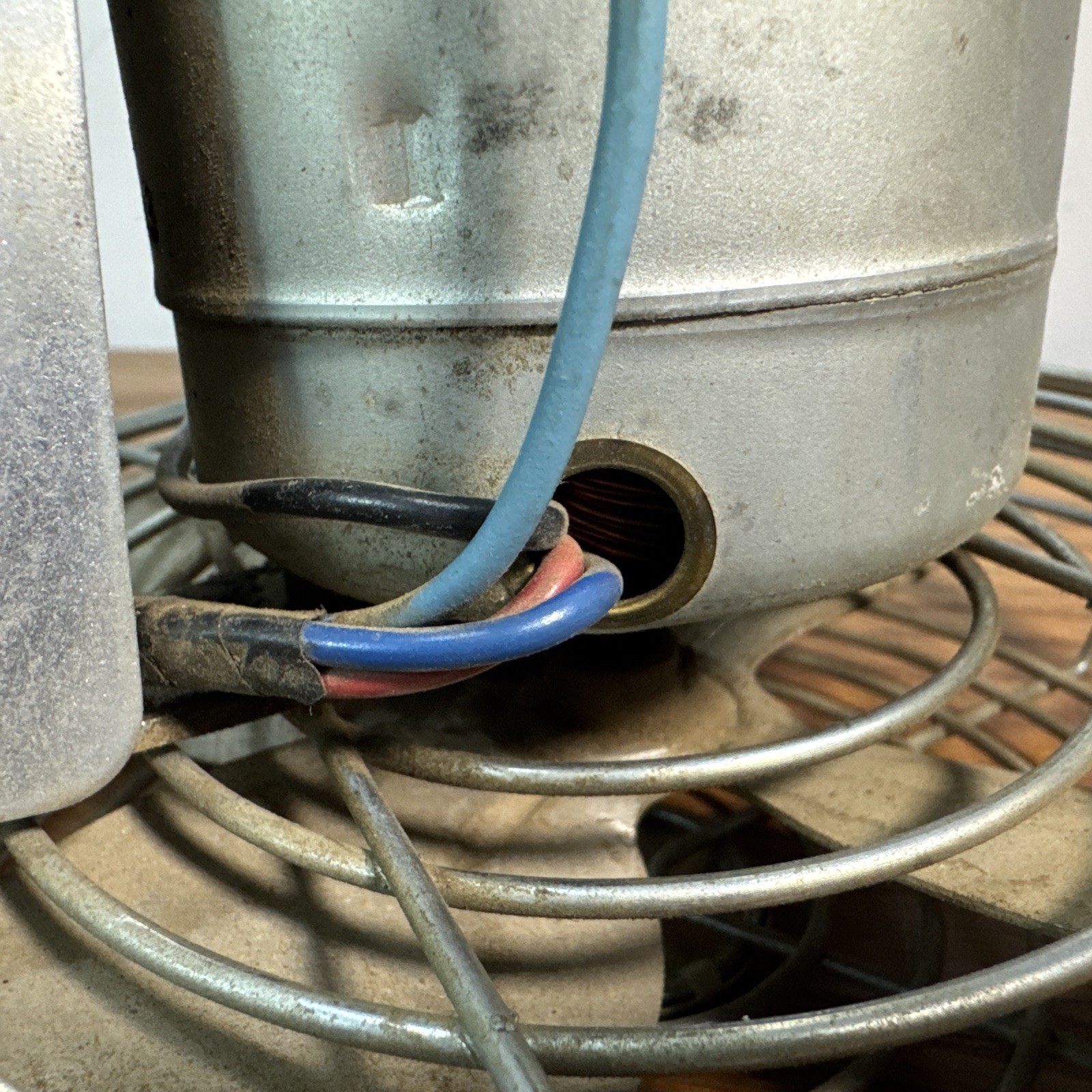 8" Casco Deluxe Truck Bus 4 Blade 12 Volt Fan Wire Cage Dash Mount