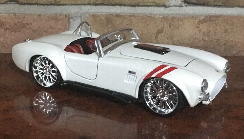 Maisto 1/24 1965 Shelby Cobra 427 Diecast Racing Car Model WHITE COLLECTION