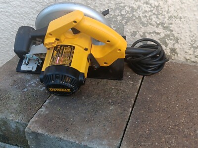 DEWALT DW359 Circular Saw, 7-1/4 120V Corded US PLUG