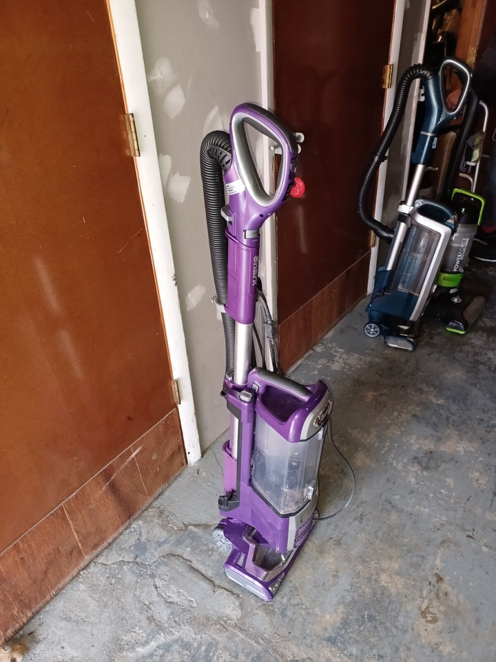 Shark NV586 Navigator Powered LiftAway Upright Vacuum Purple 622356544566 eBay