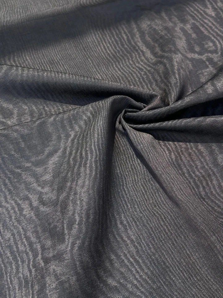 Tela Moire de seda marrón por 2 metros. Marca de agua estampada, opciones multicolor. Foto 2 de 4